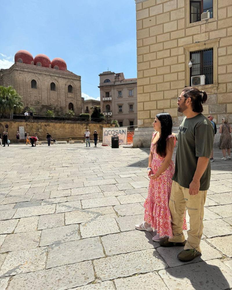 ms-dhoni-and-sakshi-dhoni-italy-vacation-photos